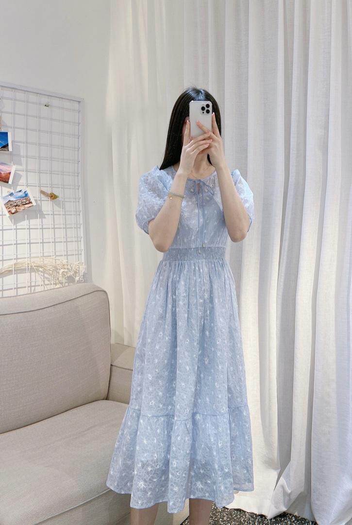 DINOBIENS【现货】夏季新款定制压花纯色连衣裙，女装连衣裙，迪诺比亚
