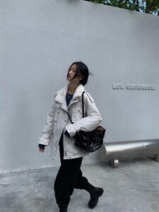 翻领廓形羽绒服
Size：     S      M图片