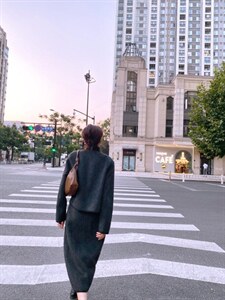 羊毛小香套装图片