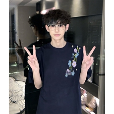 黑色