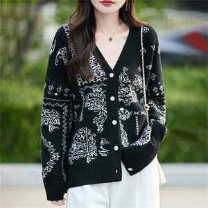 2025百搭时尚简约女款彩v领开衫羊毛衫图片