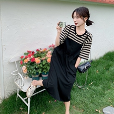 撞色条纹淡人假两件连衣裙夏季新款设计感小众宽松显瘦休闲背带裙，女装套装/套裙，2C239