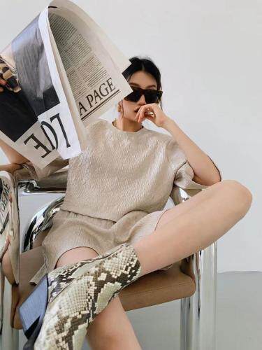 夏季新款肌理感短款套装现货供应，女装职业装，AUDREY WANG