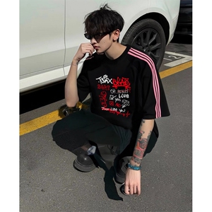 抖音得物品质二开240克宽松纯棉美式潮牌印花三条杠中性风短袖T恤图片