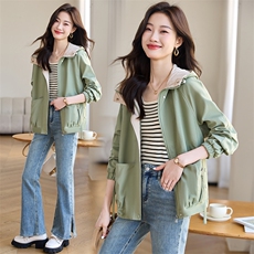 今年流行风衣外套女短款2025春秋新款宽松休闲连帽小个子夹克上衣，女装风衣，艾瑞儿