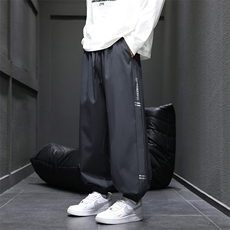 灰色
