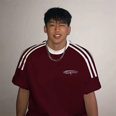 酒红色