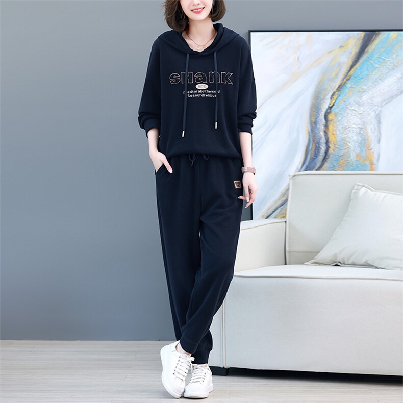春秋休闲套装女2024新款时尚洋气减龄中年妈妈卫衣裤两件套,女装套装/套裙,丽影随形