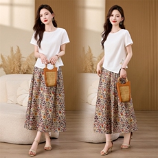 雪纺两件套女2026夏装新款气质碎花连衣裙半身裙套装长裙V领显瘦，女装套装/套裙，倪叶myz