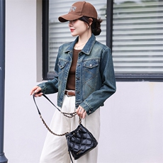 现货春秋新款美式复古短款牛仔外套水洗设计感宽松百搭夹克上衣女，女装牛仔外套，潮流依族