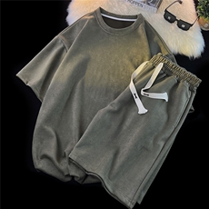 灰绿色