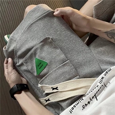 灰色