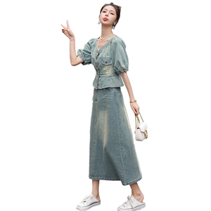 2023年夏季新款女装时尚休闲减龄上衣加半裙牛仔套装图片