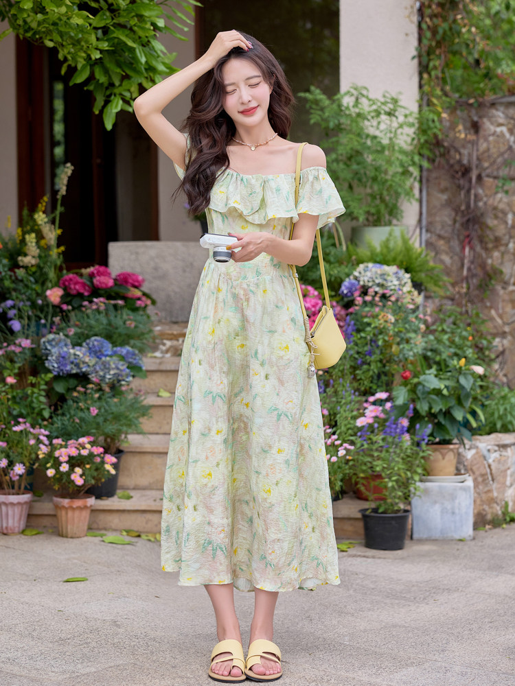 一字肩荷叶边连衣裙女夏新款绝美度假风修身显瘦甜美减龄印花长裙,女装连衣裙,艾贝斯