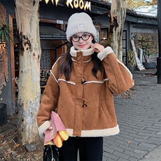 【新款现货】复古麂皮加绒外套短款牛角扣翻领99029款P195K278，女装皮草，2C316