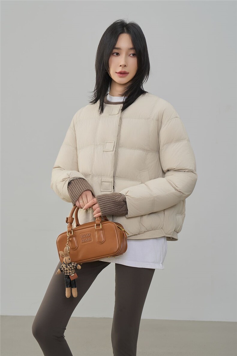 现货2025年新款90白鸭绒休闲圆领时尚羽绒服女,女装羽绒服,阳光伊恋