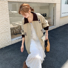 浅卡其色韩系设计感卡通刺绣风衣女2025秋季新款撞色拼接休闲外套，女装风衣，2C176