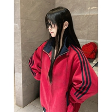 酒红色