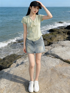 气质温柔风时尚套装裙女夏新款V领蕾丝拼接针织上衣牛仔裙两件套图片