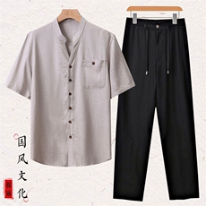 浅灰衣+黑色裤
