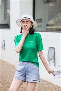新款夏装短?小衫全新上架图片