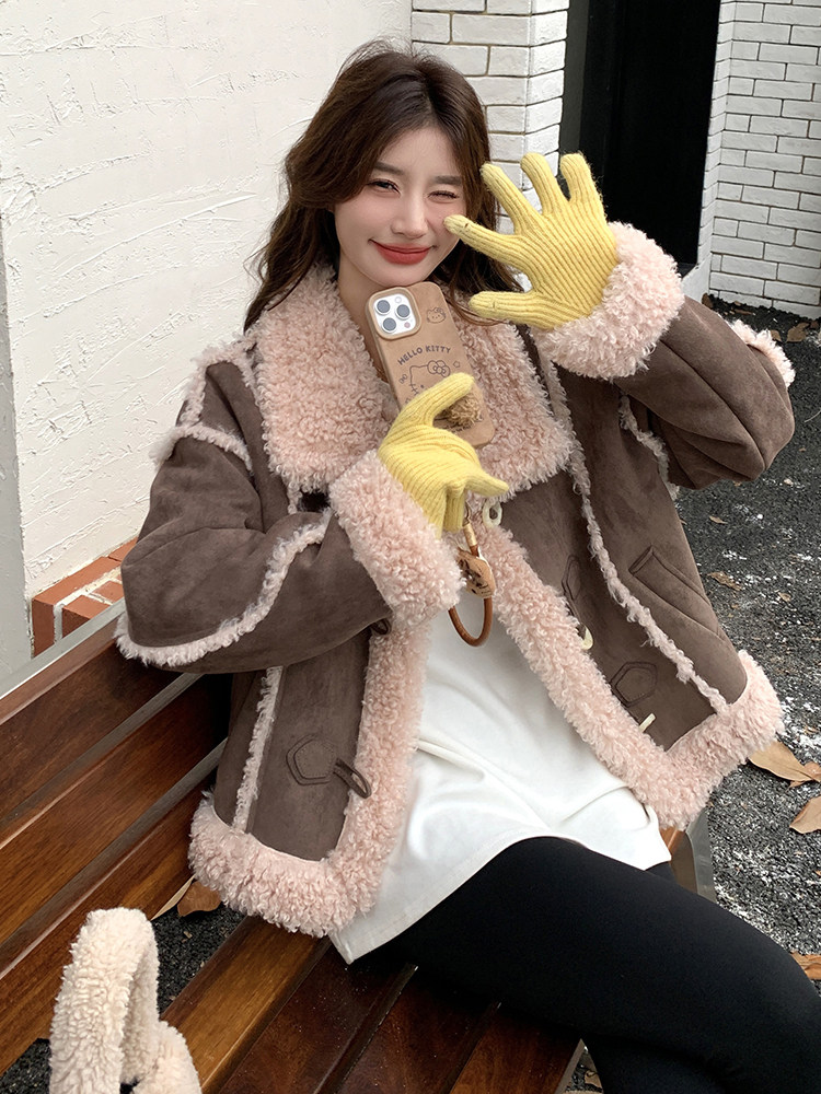 棕色麂皮绒拼接皮毛一体羊羔毛外套女秋冬2025新款设计爆款厚棉服,女装羊羔毛/颗粒绒,浪娴服饰