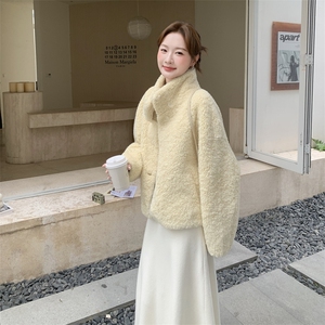 210-3291-P185-k268奶黄色甜美立领皮毛一体加厚短外套图片