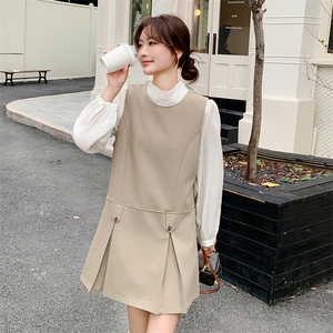 学院风卡其色背心裙女时尚两件套2025秋季新款韩系休闲衬衣套装图片