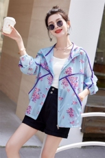 时尚学院风印花防晒衣女2023年夏季新款修身显瘦连帽长袖上衣外套，女装防晒衣，红依佳