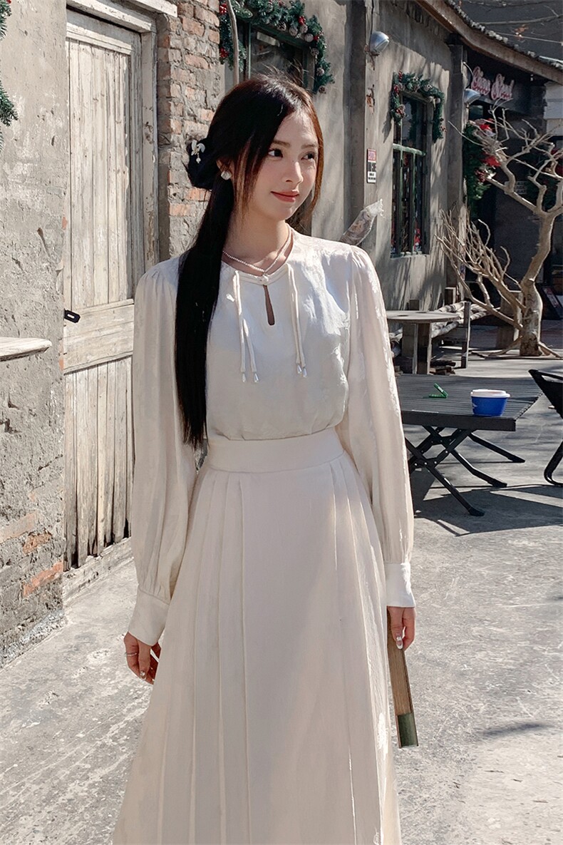 现货新中式马面裙套装2025年春装新款复古风两件套上衣长袖,女装套装/套裙,秀美人生