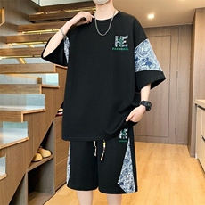 黑色