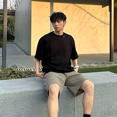黑色