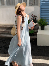 法式无袖挂脖连衣裙女2025夏季新款气质高级感绝美超仙度假风长裙，女装连衣裙，浙宝305