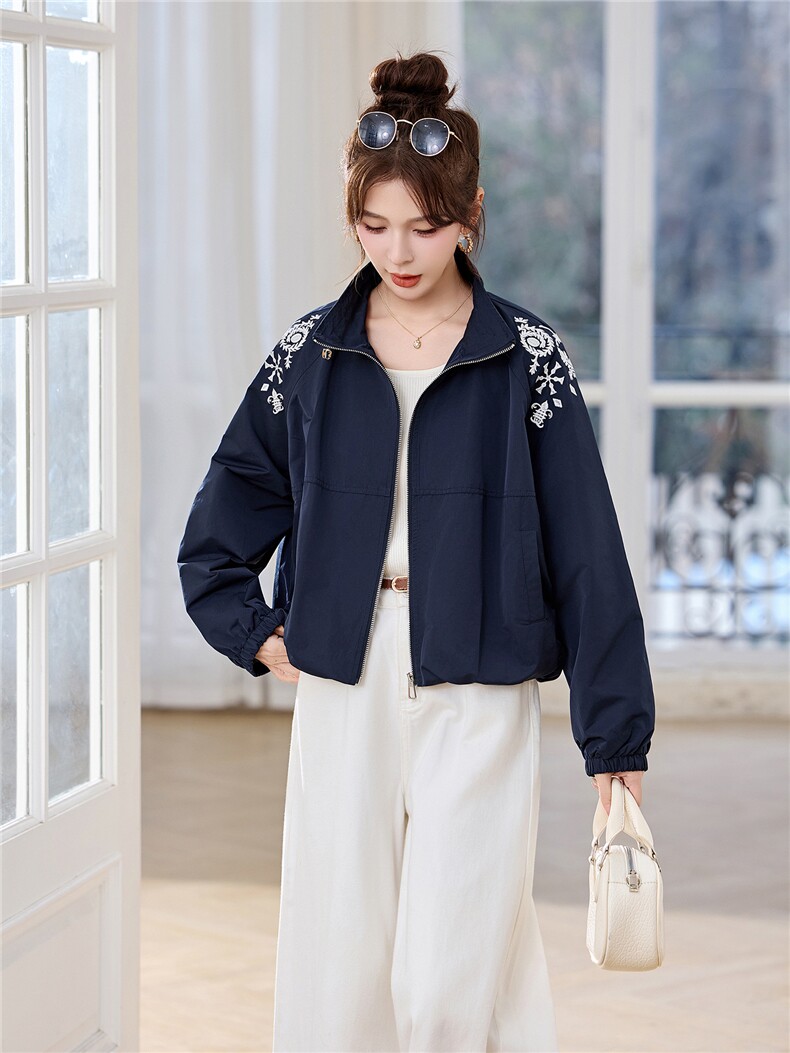 2026年春季小众设计法式时尚百搭立领刺绣花苞抽绳下摆短外套,女装短外套,深水步
