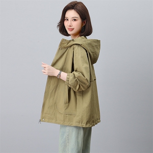 妈妈春秋季外套时尚休闲中年女上衣2025年新款派克服薄款短款风衣图片
