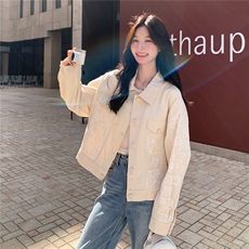 米白色蕾丝拼接工装短外套女2025早秋新款韩版小个子休闲夹克上衣，女装短外套，2C232