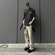 泥黄色