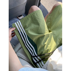 草绿色