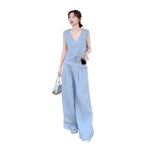 蓝色无袖上衣休闲裤套装2025新款女初夏松弛感穿搭流行ootd一整套图片