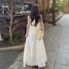 白色露肩挂脖连衣裙女度假风2025夏季新款法式气质女神范绝美长裙，女装连衣裙，2C232