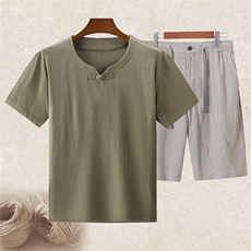 豆绿上衣＋浅灰短裤