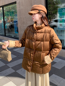 加厚新中式纯色翻袖短款宽松羽绒服女图片