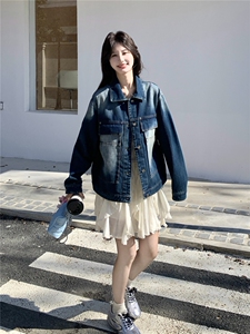 韩版渐变水洗牛仔夹克女拼接口袋设计感宽松休闲百搭秋款短外套图片