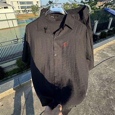 黑色