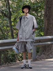 灰色