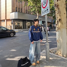 藏蓝色