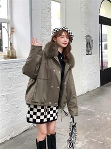 两件套真毛领羽绒服图片