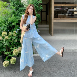 度假风碎花衬衫套装女2025夏季新款巨好看蓝色休闲阔腿裤两件套图片