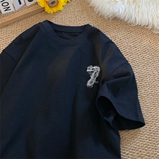 黑色