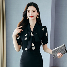 2022年夏季通勤短袖套头V领大圆点时尚气质优雅衬衫，女装T恤，时尚俏佳人